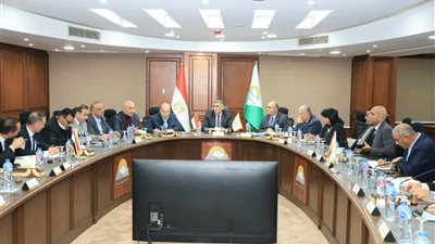 محافظ الجيزة يعقد لقاءً موسعًا مع أعضاء مجلسي النواب والشيوخ