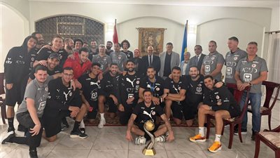 سفيرة مصر في رواندا تستقبل أبطال اليد وتكرمهم بعد التتويج ببطولة أفريقيا