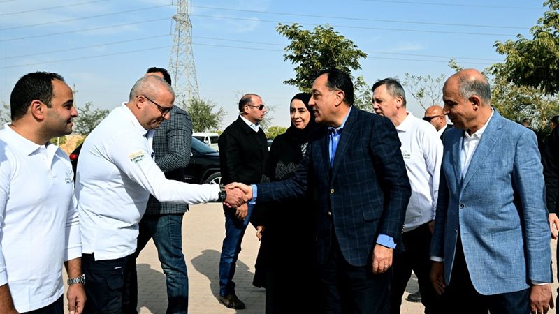 رئيس الوزراء وجانب