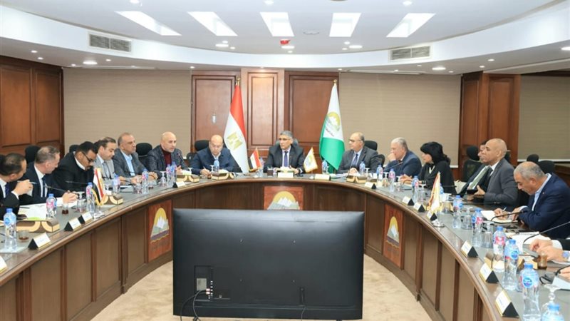 اجتماع محافظ الجيزة