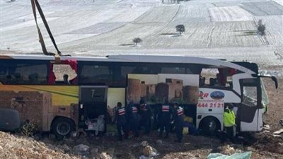 مصرع وإصابة 34 شخصا جراء انقلاب حافلة في تركيا