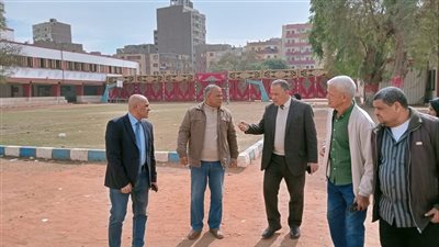 وكيل تعليم أسيوط يتفقد تجهيزات معرض منتجات المدارس الزراعية