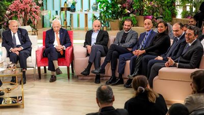 مجدي يعقوب: فخور بالجيل الجديد من الأطباء المصريين وبتبادل الأفكار بيننا