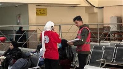 الهلال الأحمر المصري يستقبل المرضى والجرحى الفلسطينيين ويقدم 