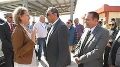 سفيرة الاتحاد الأوروبي ومحافظ قنا يتفقدان المشروع الوطني لإدارة المخلفات