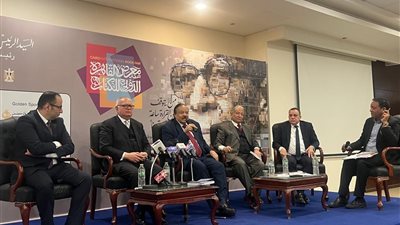 مناقشة كتاب “أبناء النيل”.. عزت إبراهيم: التكالب على ثروات أفريقيا أمر بديهي