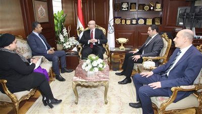 محافظ بني سويف وقومي حقوق الإنسان: التنمية وتمكين المواطن ترجمة لحقوق الإنسان 