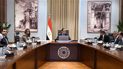 رئيس الوزراء يتابع موقف تنفيذ المشروعات التنموية والخدمية بالسويس