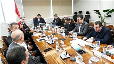 وزيرالإسكان يتابع تسويق ومبيعات المشروعات بالمدن الجديدة 