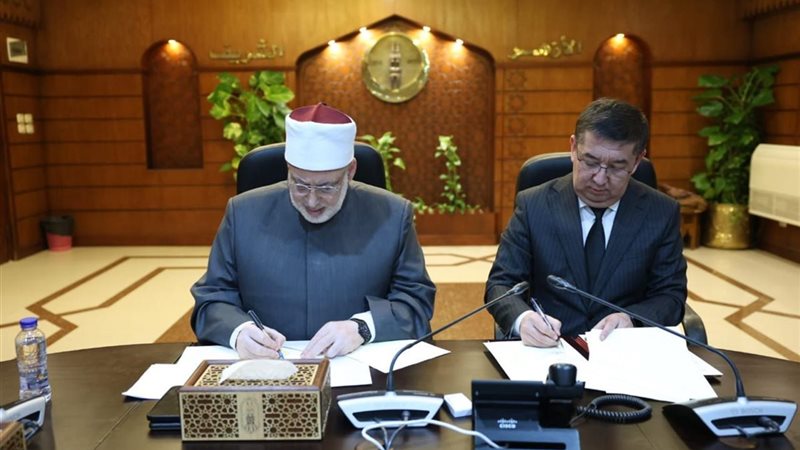 اثناء توقيع الاتفاقية