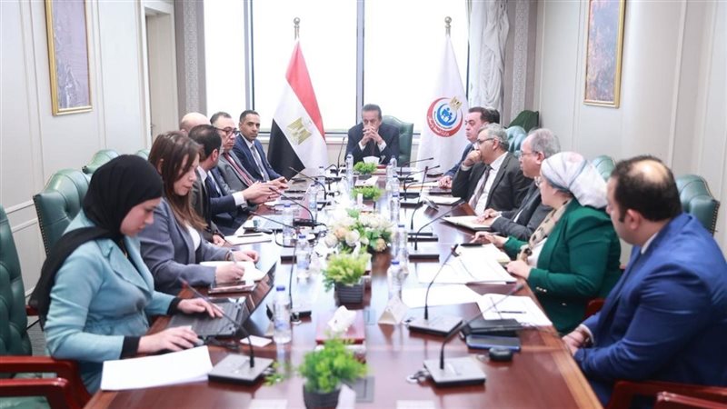 اجتماع وزير الصحة