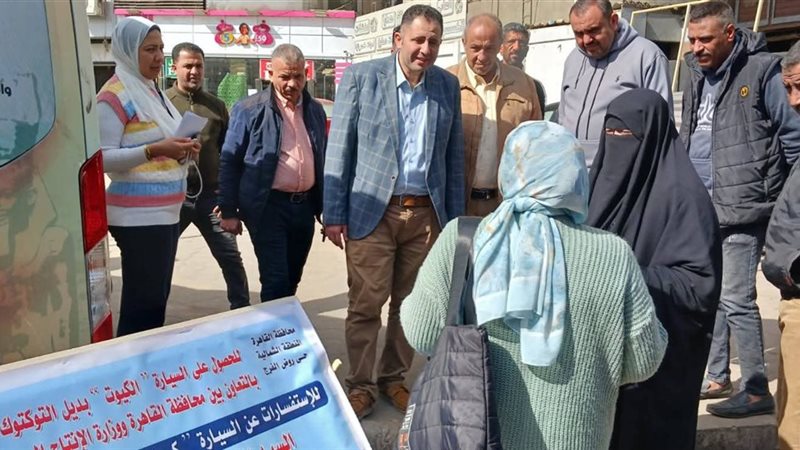 حسام فوزى يتفقد سيارات