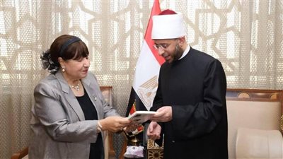 وزير الأوقاف يستقبل الكاتبة المصرية 