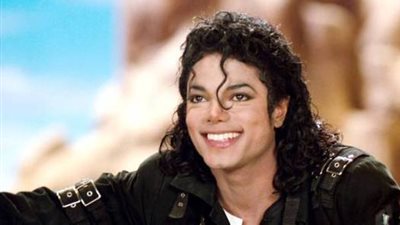 جعفر جاكسون يفاجئ الجمهور في الإعلان التشويقي لفيلم السيرة الذاتية لملك البوب