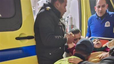 أمن القاهرة يساعد سيدة غير قادرة على الحركة وينقلها للمستشفى