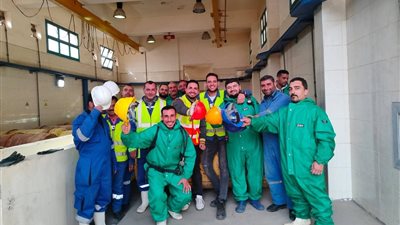 بالصور.. تدريب فنيين وعمال 
