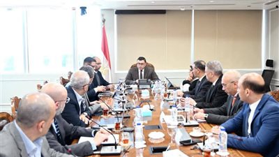 وزير الإسكان يجتمع مع مطورين لبحث تشغيل شواطئ العلمين الجديدة