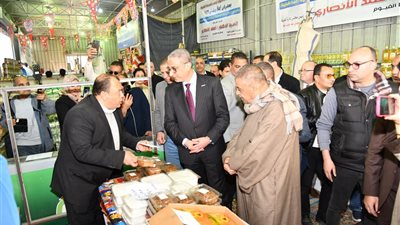 محافظ الفيوم يفتتح معرض أهلا رمضان بأسعار مخفضة 