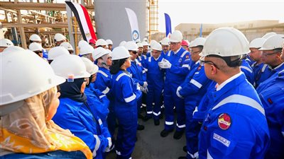 بدوي يتفقد الوحدات الإنتاجية لشركة القاهرة لتكرير البترول