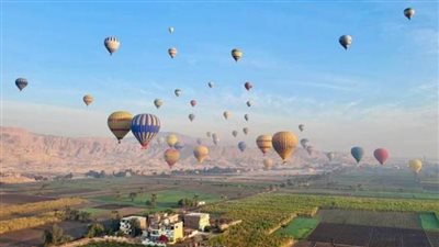 تحليق 71 رحلة بالون طائر تقل على متنها 1800 سائح بسماء الأقصر