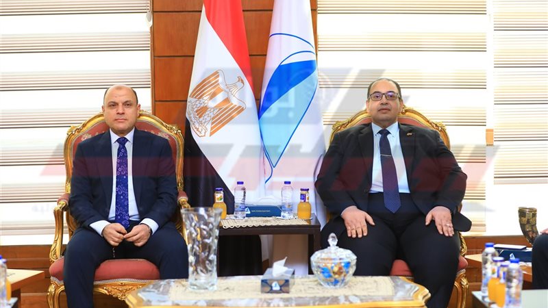 المحافظ ورئيس الجامعة