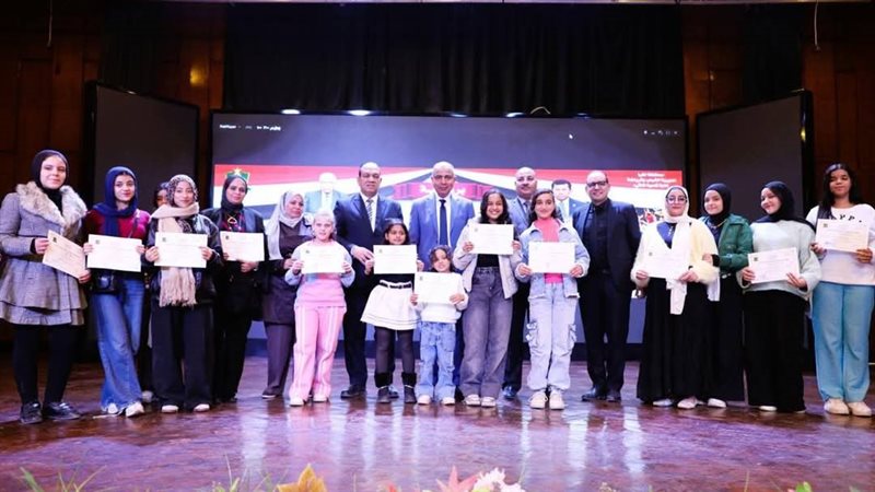 محافظ المنيا خلال