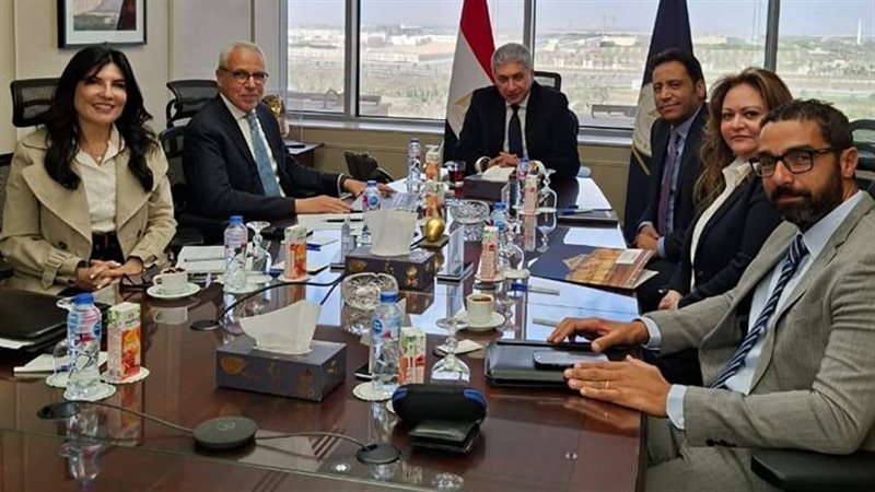 وزير السياحة خلال