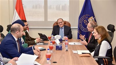 رئيس هيئة الدواء يبحث مع شركة “إيبيكو” توطين الصناعات المتطورة