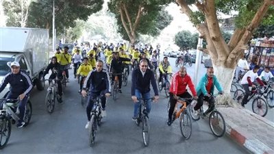 محافظ قنا يشارك في ماراثون الدراجات ضمن مبادرة 