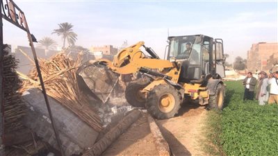 إزالة 20 حالة تعد  على أراضي زراعية وأملاك للدولة بـ6 مراكز بأسيوط