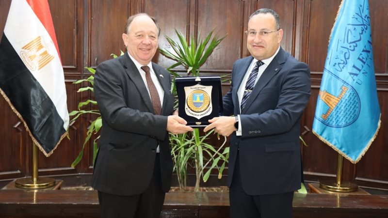 رئيس جامعة الإسكندرية