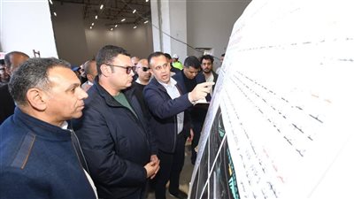وزير الإسكان يتفقد مركز المؤتمرات والمعارض بالمدينة التراثية