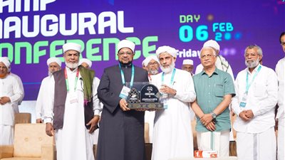 الجندي يتسلّم درع تكريم الإمام الأكبر من جمعيَّة العلماء (كيرالا) بالهند 