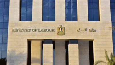 العمل: قرار تنظيم ساعات العمل يتكامل مع تطبيق قانون العمل الجديد