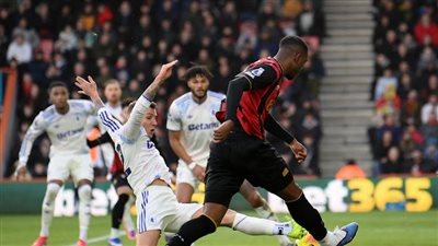 بورنموث يعقد سباق القمة أمام أستون فيلا ويمنح السيتي فرصة التقدم