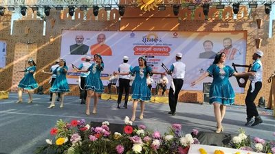 تألق فرقة الإسماعيلية للفنون الشعبية في مهرجان سوراج كوند الدولي بالهند