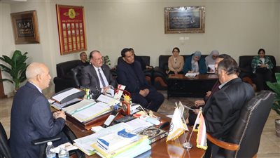 اجتماع لجنة تحصيل مستحقات الدولة عن مشروعات الصرف بالأراضي الزراعية ببني سويف