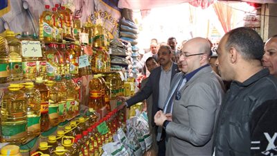 محافظ بني سويف يفتتح ثالث معرض ضمن سلسلة 