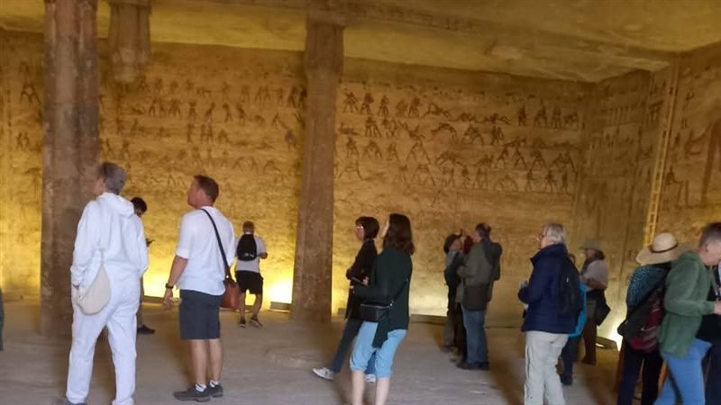 وفود سياحية تزور