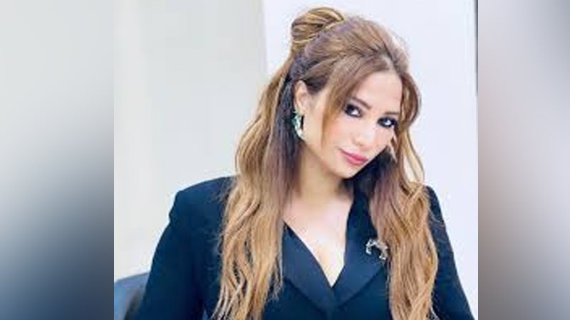 الفنانة غادة طلعت