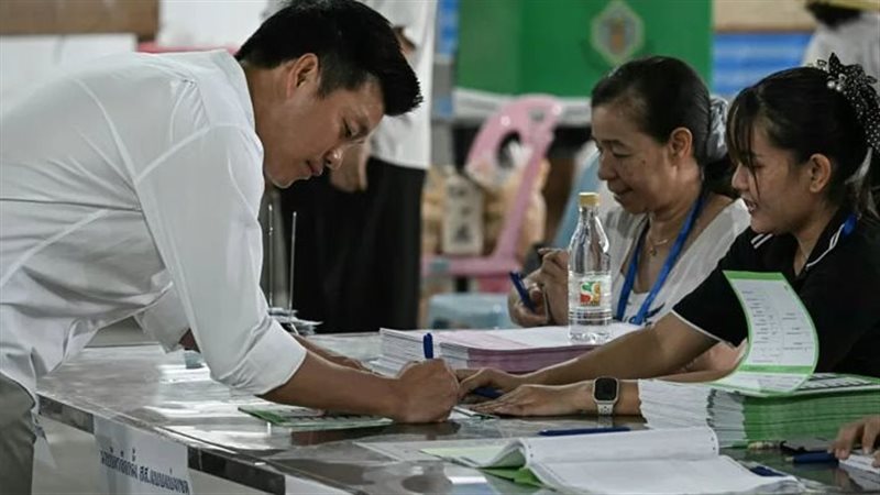 بدء الانتخابات البرلمانية