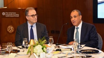 وزير الخارجية يلتقي مجلس أمناء الجامعة الأمريكية بالقاهرة