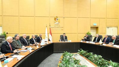 وزير الإسكان يترأس اجتماع لجنة السياسات للقابضة لمياه الشرب والصرف الصحي