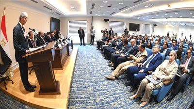 وزير الاتصالات يكشف أهمية تقنين استخدام الأطفال لمواقع التواصل الاجتماعي 