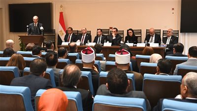 العطيفي: تنفيذ توجيهات الرئيس بإعداد تشريع يقنن استخدام الأطفال للإنترنت 