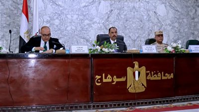 محافظ سوهاج يبحث استعدادات المحافظة لاستقبال شهر رمضان المبارك 