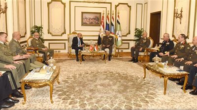 القائد العام للقوات المسلحة يلتقي وزير الدفاع الوطني للجمهورية التونسية