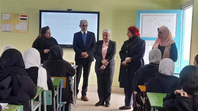 جولات ميدانية لمدير تعليم القاهرة لمتابعة بدء الدراسة