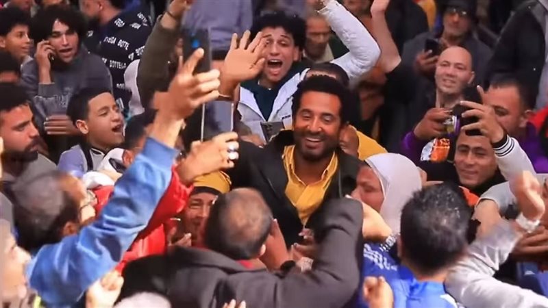 الممثل عمرو سعد مع