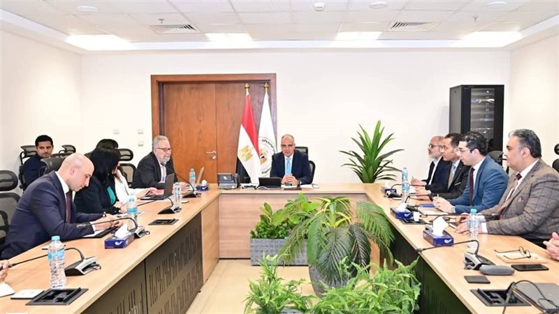 اجتماع وزير الري